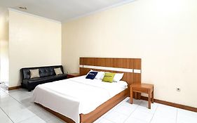 Urbanview Hotel Sabitha Kalijati Subang